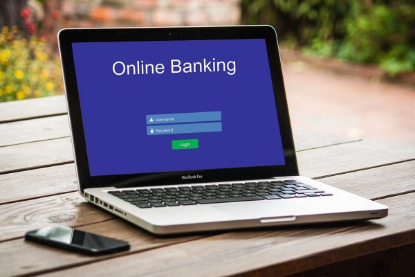 Les avantages et les inconvénients de la banque en ligne